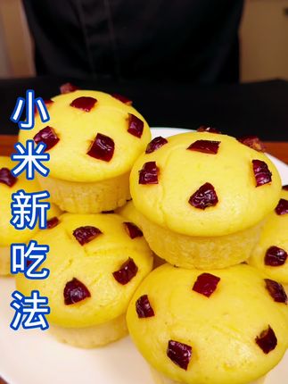 小米发糕做法简单,蓬松暄软特别好吃#小米发糕#美食#米糕