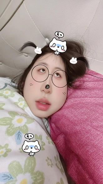 确实警察也是人,也有自己的生活。这个职业是一个非常辛苦的职业,一通电话,不管你在哪里,不管你在干什么,必须随时待命,有召必回,真的很辛苦。可能有些人不太喜欢这种日常+破案风格的刑侦剧,比较喜欢强剧情、强刺激、一直破案的悬疑剧,但也不要因为不是自己的风格就去诋毁、拉踩这部剧。我觉得这部剧的日常线和破案线都挺好看的,感兴趣的我觉得可以去瞅一瞅。#好剧推荐 #风过留痕