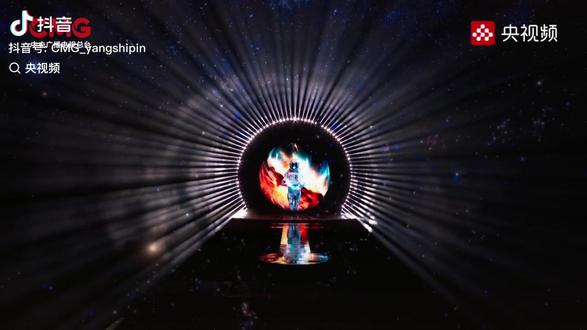 因11月28日香港着火央视举办的鸿蒙星光盛典大型直播晚会延期举办,最近央视发布最新信息延期举办时间已定(将在今晚的19:30准时播出,举办方央视)