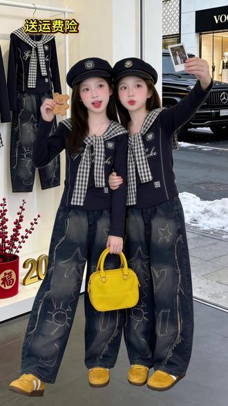 谁懂啊!家里有女儿的真的会为这套春季新款疯狂心动💓 藏青海军风披肩上衣+宽松刺绣牛仔裤,甜酷感直接拉满,出门回头率爆表!#女童春季套装 #女童春款 #女童春季新款