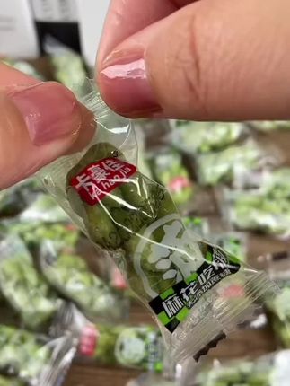 菠菜小麻花吃起来又香又脆 又鲜又酥