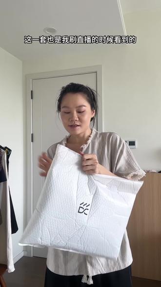 上半身差点意思,下半身是好看的 #旗袍#马面裙