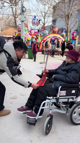 今天我们来吴营村,为老人免费拍天安门合影照了。#过年#打卡#家乡 #春节