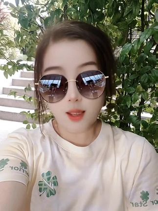 #墨镜一戴谁也不爱 #最美的年纪做最美的自己 #开开心心过好每一天 @抖音小助手 @D0U十小助手