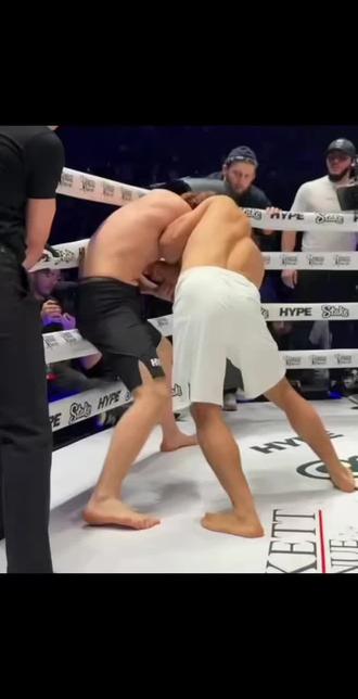 萨路基安VS独眼狮王
#萨路基安 #独眼狮王 #缠斗比赛