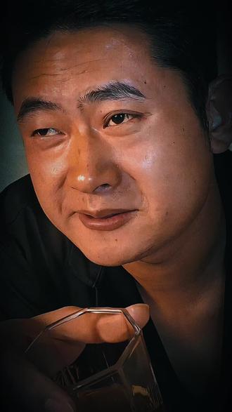 人这一生要沉得住气,远离那些影响心态的人和事。悲观只会让生活更加悲观。你要坚信,福在忍和谦,富在谋和思,悔在怒和狂。收起脾气稳住心性,熬过去就是柳暗花明。#情感#情感共鸣#突然想起追逐梦想的自己 @京东家电家居采销团 #呼声高的AI新品尽在京东