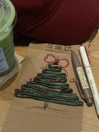 星巴克纸袋之改造圣诞树|学习就爱玩点破烂
平安夜快乐大家
圣诞夜快乐大家(预制)
带着我的圣诞树🎄给大家送祝福了
认真学习吧大家
#vlog日常
#圣诞
#沉浸式学习
#ASMR
#圣诞树绘画