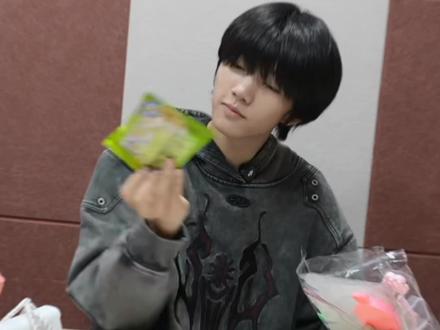 想让小四四崩溃只需要一个拼豆😄#dou上热门话题 #TF家族4代拼豆 #搞笑段子 #张函瑞杨博文王橹杰陈浚铭陈思罕