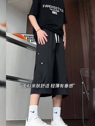 黑色冰丝工装短裤男夏季薄款褶皱速干伞兵裤痞帅高级感休闲七分裤#夏季穿搭 #夏天该有的样子 #工装短裤 #短裤推荐 #男生穿搭