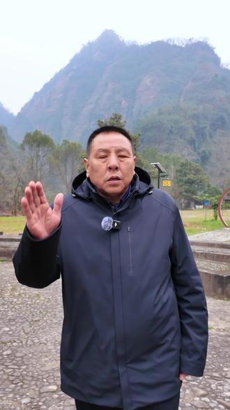 让我们来鸣凤山奔赴一场春节的浪漫,来柴来财#打铁花#鸣凤山景区#春节特惠#龙灯舞狮#篝火晚会@伊琳小师兄(鸣凤山) @远安农村电商 @鸣凤山风景名胜区