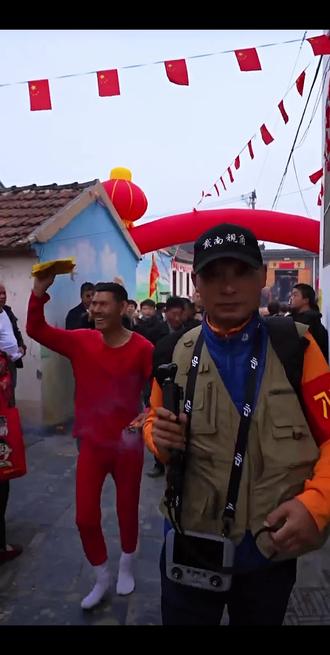 民俗“马皮”(江苏兴化),起源于古楚巫傩文化,可上溯至战国楚国昭阳将军受封兴化时期,是傩祭中“驱邪祈福”的神职与仪式角色。作为庙会“开路先锋”,世代传承,以穿颊、舞械等形式驱灾纳福。