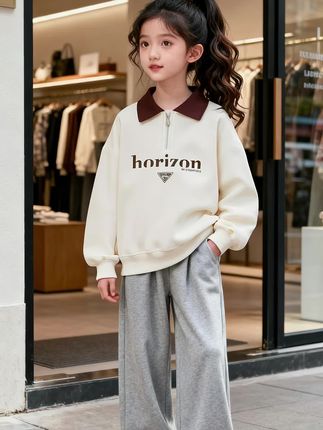 这款女童卫衣太好看啦!独特的翻领撞色设计,加上时尚醒目的字母印花,上身效果超赞,而且还是宽松版型,舒服又随意,简约又休闲