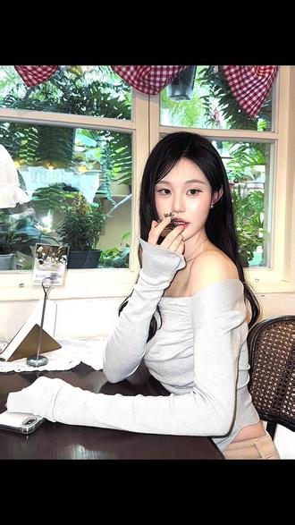 0成本手机爆改ccd拍照📸古早氛围感拿捏~ 📝文字版教程:
【设置】→【备忘录】→【储存到“照片”】
【备忘录】app点击【📷】→【扫描文稿】→
【打开⚡️】→【点击快门拍照】→【继续扫描】→【储存】
💡小tips :
1️⃣去找光线好加背景丰富的地方拍📸
2️⃣不要纯白色墙背景 曝光爆到怀疑人生🤨
3️⃣穿搭尽量彩色更容易出片~
4️⃣开闪光灯!!⚡️
5️⃣拍完一定要点“继续扫描”和“储存”不然白拍!
快@姐妹拍起来!!
#拍照技巧 #备忘录拍照 #手机拍照 #ccd #拍照教程