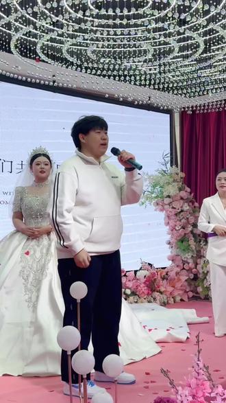 #婚礼现场实拍视频 #创作者中心 #创作灵感 感动全场,新娘弟弟的致辞既有温度又有欢乐#婚礼现场 #婚礼主持