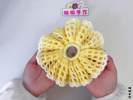 花十分钟钩织这款奶呼呼的大肠发圈,简单易学,适合新手宝宝 线材:雪妃儿萌小仙#钩织教程 #钩针发圈 #手工diy #毛线编织 #钩针编织