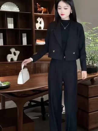 #小个子秋冬穿搭 #春秋新款时尚两件套#秋冬时尚套装 #穿出自己的风格 #穿出自信穿出美丽
