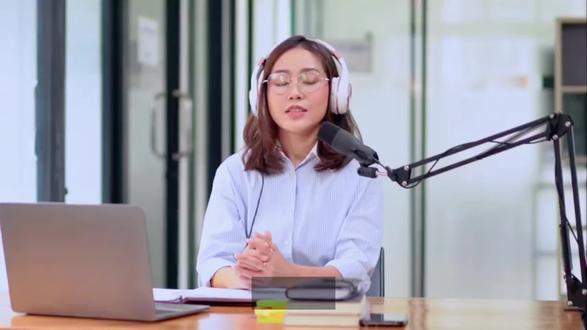 低估值电力龙头!证金重仓+绿电+核电,这只股藏着大机会?💡还在找低价高股息的电力股?看看这只证金重仓的华能国际!📊
- 市盈率仅7.8倍,市净率1.7,估值处于历史低位
- 前三季度净利润148.4亿,同比暴涨42.52%,盈利能力拉满
- 覆盖超超临界发电、风电、核电,全是当下最热的绿电赛道
- 证金持股加持,资金面稳得一批,安全边际超高✅
电力作为刚需+政策扶持的核心赛道,这只股简直是“进可攻退可守”的优质标的!
#电力 #绿色电力 #核电 #风电 #股票投资