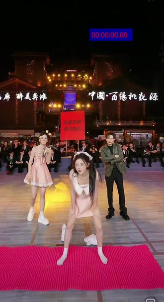 龙悦(指压板舞蹈挑战),看着都痛!!! @龙悦🐰(龙浩天妹妹) #龙悦 #龙浩天妹妹 #龙浩天大舞台 #指压板挑战 #直播录屏分享