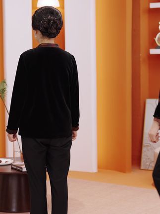 老年人秋装女金丝绒唐装上衣婆婆妈妈春秋天宽松新中式国风薄外套#妈妈装 #奶奶装 #中老年穿搭 #老年人秋装女 #婆婆衣服