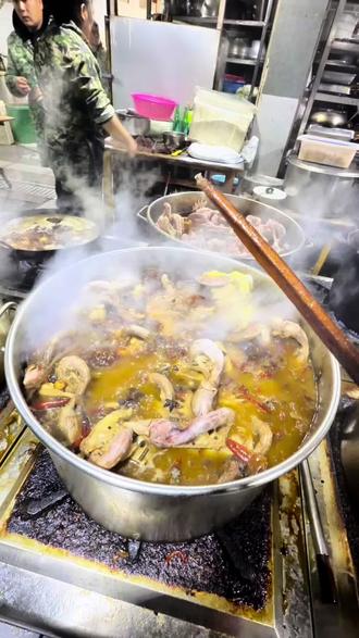 吃八须卤鸡交八方朋友#地方特色美食#毛嘴卤鸡 #八须卤鸡