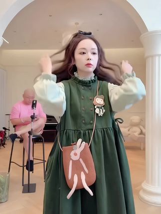 小森林-双排扣侧边系带木耳边圆领背心裙#大码女装 #森系少女 #秋冬穿搭 #高级感穿搭 #气质穿搭