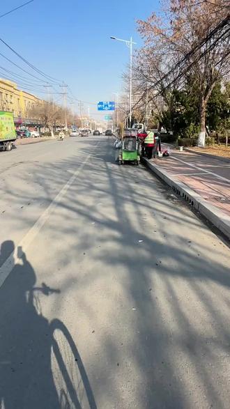 废品站淘到童年回忆!8090后谁没想要过”“唐老鸭转笔刀,一眼回到小时候#怀旧老物件 #8090后的回忆 #童年回忆杀 #废品站寻宝