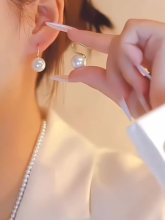 #气质百搭 #首饰分享 #精美耳饰 #耳饰耳钉气质百搭 #遇见你的眉眼如清风明月 @抖音小助手