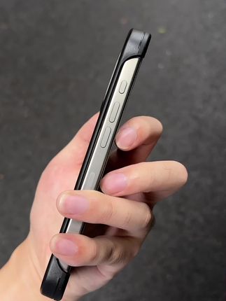 兄弟们现在这个价格真的香,这种散热的设计就很适合夏天,手感也很棒#散热手机壳 #无边框手机壳 #这个手机壳真的长在我心巴上了