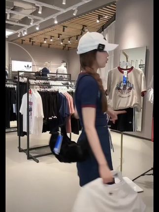 adidas阿迪达斯三叶草女子运动休闲短裤裤子KG8498#阿迪达斯短裤#休闲短裤