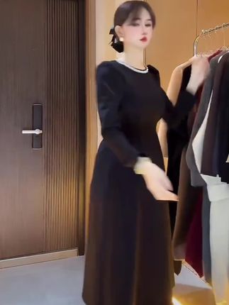 2025年珍珠黑色长袖连衣裙子女秋季赫本风小个子a字法式长裙显瘦#显瘦 #连衣裙 #长袖 #法式 #长裙