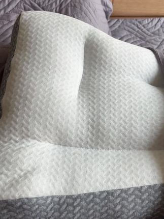 官方正版护颈枕呵护颈椎,拍二个合算。晚上睡不好觉的一定要试试这款分区枕。