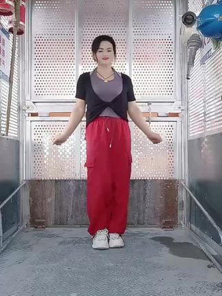 #今天有点热 #越跳越开心 #跟我一起做运动 #怎么开心怎么来怎么高兴怎么嗨 #越跳越健康 祝大家八月十五快乐,