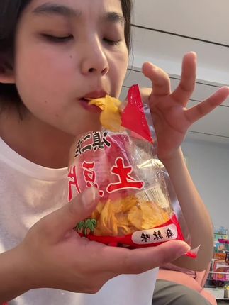 看电视来点,出去玩路上备点,太好吃太幸福了!#国庆#旅游#零食#土豆片#薯片