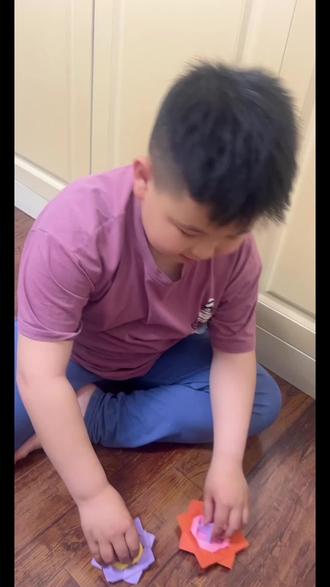 今天教大家折陀螺!希望大家喜欢😘