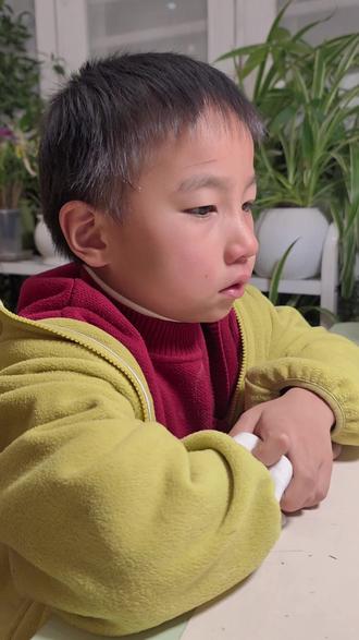 第二单元阅读单元的重点:仿写句子
方法很重要!分四步走,轻松搞定✅✌🏻
①谁
②谁干什么?
③谁在哪里干什么?
④谁在哪里怎样地干什么?
#辅导作业 #陪娃学习 #一年级语文下册 #仿写句子 #每日学习打卡