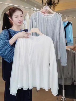 韩系蕾丝边圆领后纽扣设计打褶小衫女2025秋季新款气质精致娃娃衫#高级感穿搭 #衬衫 #衬衫穿搭 #百搭上衣 #穿搭分享 @DOU+小助手
