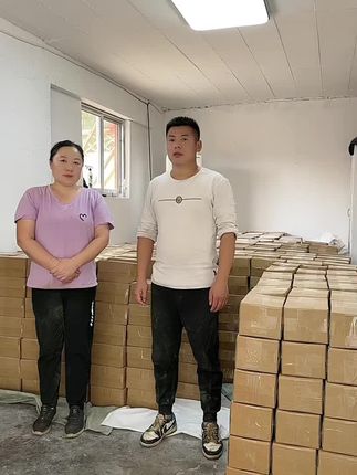 这个周三宝帮俺俩办个活动,大家给我这个号@中分舅舅——24号周三首播大场 点个关注吧,准备了1000单面粉还有别的品