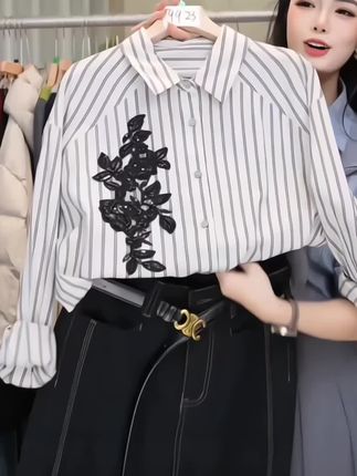 9923早秋别致上衣法式浪漫竖条纹长袖衬衫女宽松绣花小衫#通勤搭配 #条纹衬衫 #长袖衬衫 #宽松版型