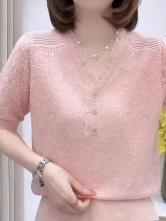 #新款搭配每日更新中 夏季限定新款短袖时尚百搭显瘦针织T恤v领镂空提花上衣洋气质女装#女装穿搭 #时尚气质穿搭 #每日分享 @抖音创作小助手 @抖加🔥上热门🔥dou+🔥热点宝 @Dou+流量推送
