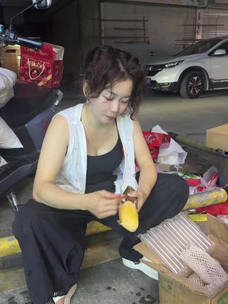 云南天山雪莲应季水果,黄肉清甜。