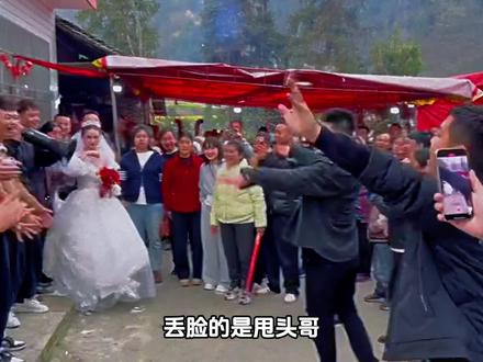 甩头哥耍帅翻车!狂笑哥却靠大笑意外出圈!#万万没想到