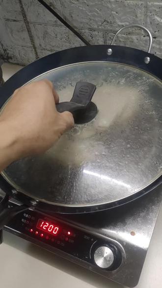 #地方特色美食 炸扣肉我是认真的,一定要小心里面的油会飞法法;能自己动手丰衣足食…