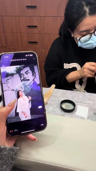 这位客人,你有些许冒昧了!#化州美甲 #正确的打开方式