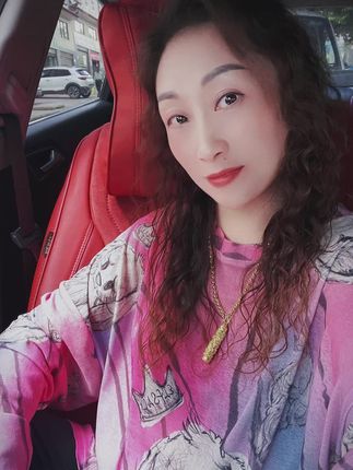 听风八百遍,才知是人间,行程八万里,鲜花赠自己。