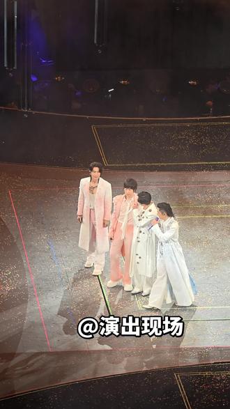 #阿信摔下舞台 说自己失忆了😭12月22日上海尾场#五月天阿信 #恒星之城巡回演唱会 #F4上海演唱会 #阿信