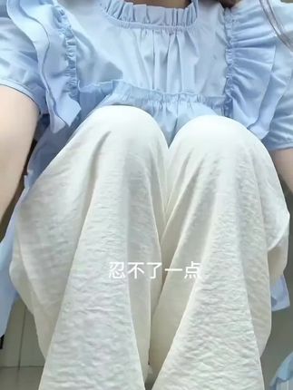 小孕妇们终于找到一条好穿又好看的孕妇裤啦~是这种奶呼呼的面料~宽松版型夏天穿着凉快舒适,侧面松紧带调节,孕期产后都可以穿~每个颜色都好夏天呀#孕妇裤 #面料柔软舒适 #一个身体两个心跳 #怀孕 #孕期穿搭