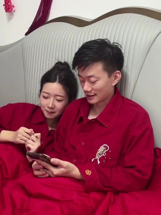 哄睡觉我是拿手的#结婚 #夫妻相处之道 #婚后生活#对着月亮说声我爱你