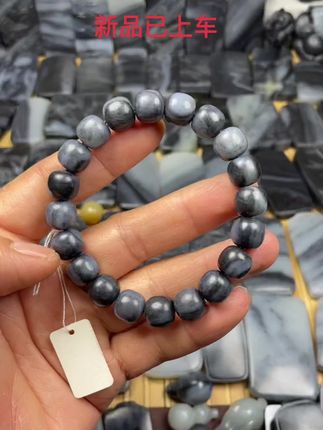 #手艺人在抖音 #热门文玩 #文玩爱好者 新品和田玉籽料青花!