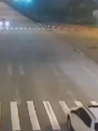 家里有电动车的贴上#电动车反光贴 灯光越亮,反光越强,提前示警,夜晚看得见开车才安全#电动车摩托车 #行车安全 #反光车贴 #安全骑行