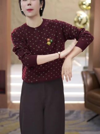 #奔向户外穿搭要帅 #每天穿搭分享 #时尚精品女装【渲渲推荐】HYF-98968秋季时尚波点花朵小衫